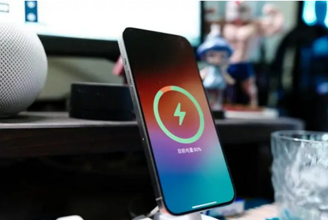 梁子湖苹果15换屏服务分享用什么充电器给iPhone15充电更好 